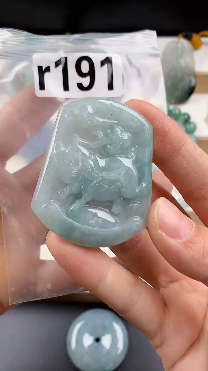 颈饰未镶嵌翡翠天然翡翠吊坠挂件