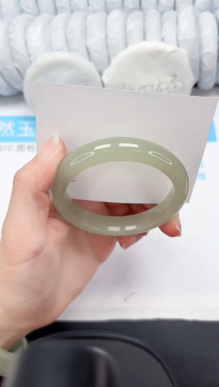 【闪购商品】石英质玉手镯未镶嵌296-