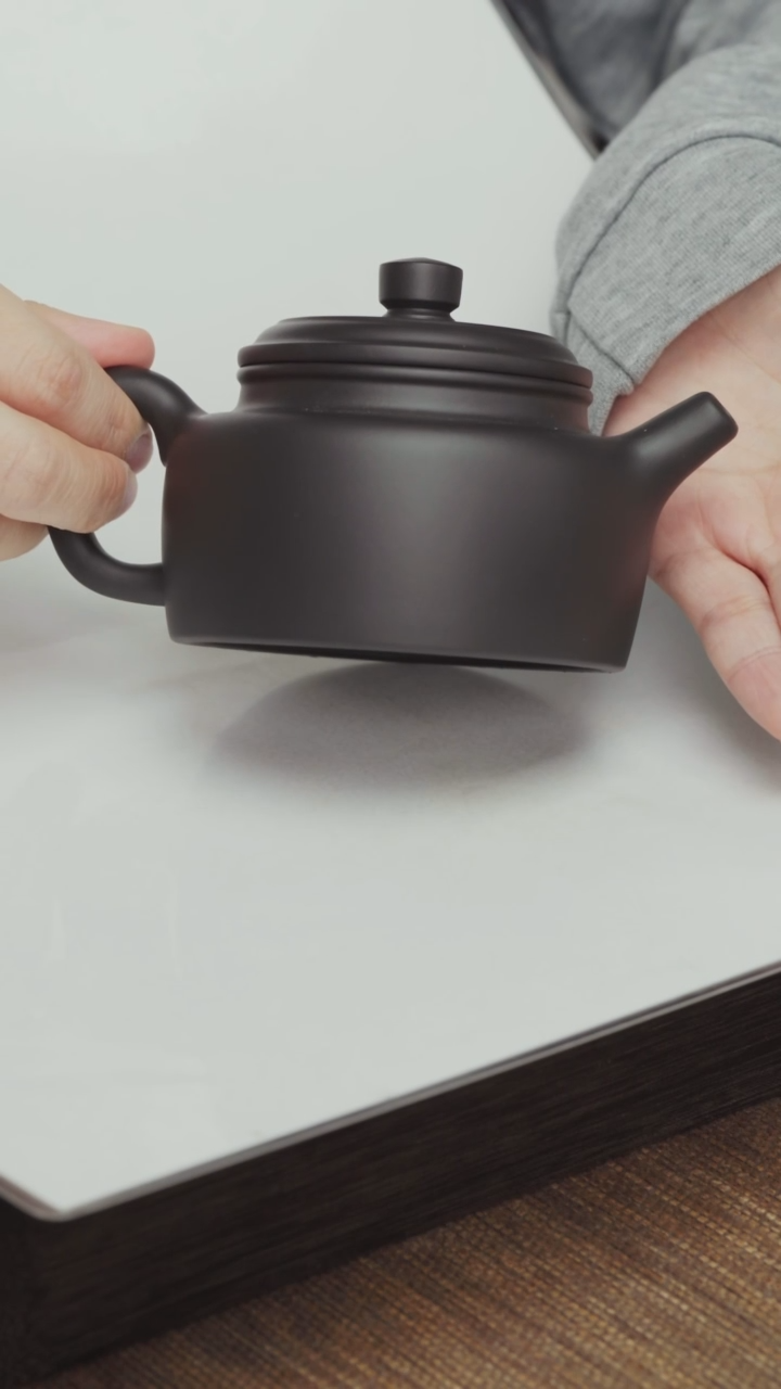 【闪购商品】紫砂茶壶紫泥-半手-德钟-180cc