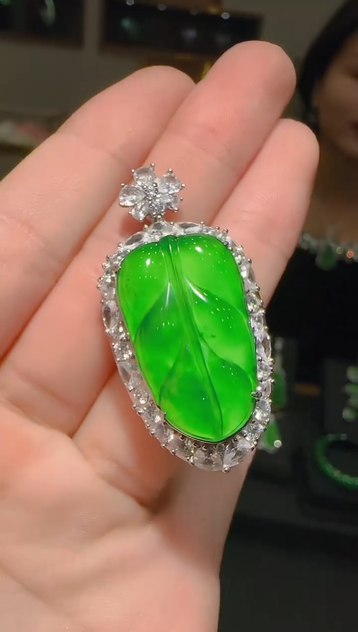 【闪购商品】翡翠吊坠(赠链)银S925镶嵌天然翡翠A货多样性发一件