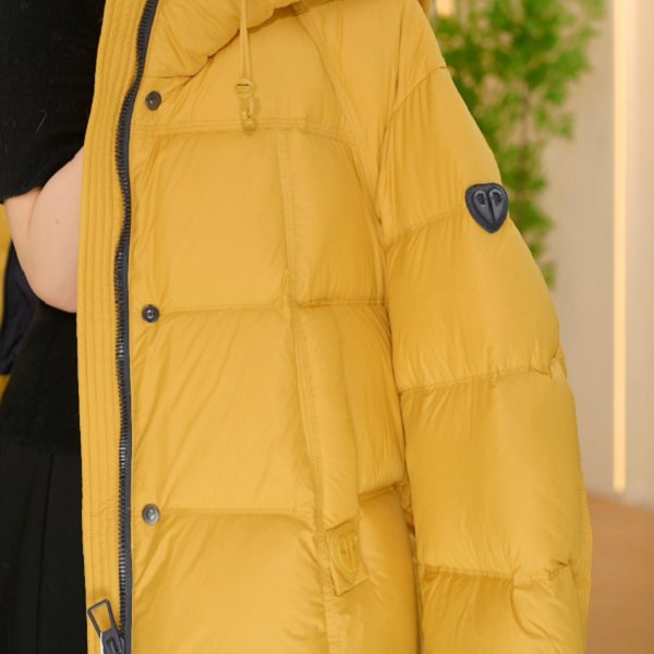 冬季新款保暖休闲时尚黄色羽绒服