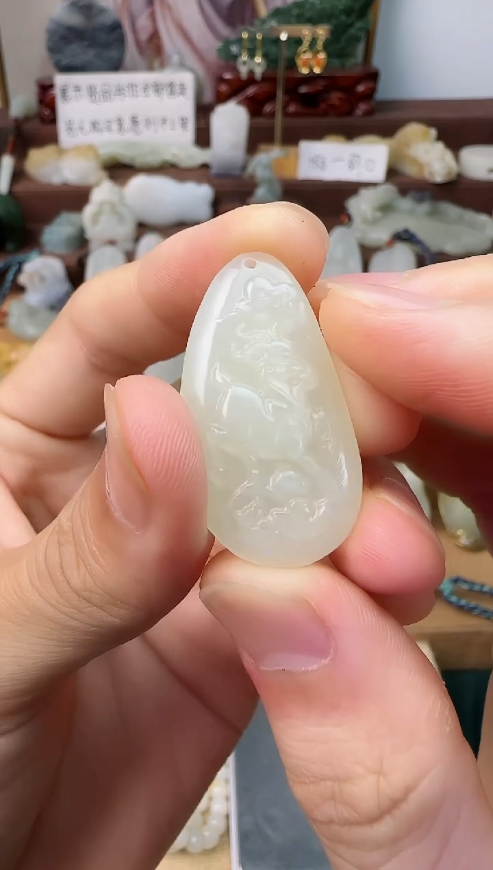 和田玉未镶嵌颈饰凝***娘羊