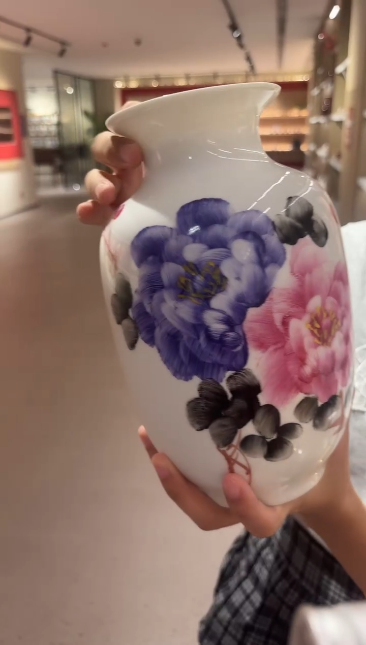 摆件瓷立方—牡丹冬瓜瓶