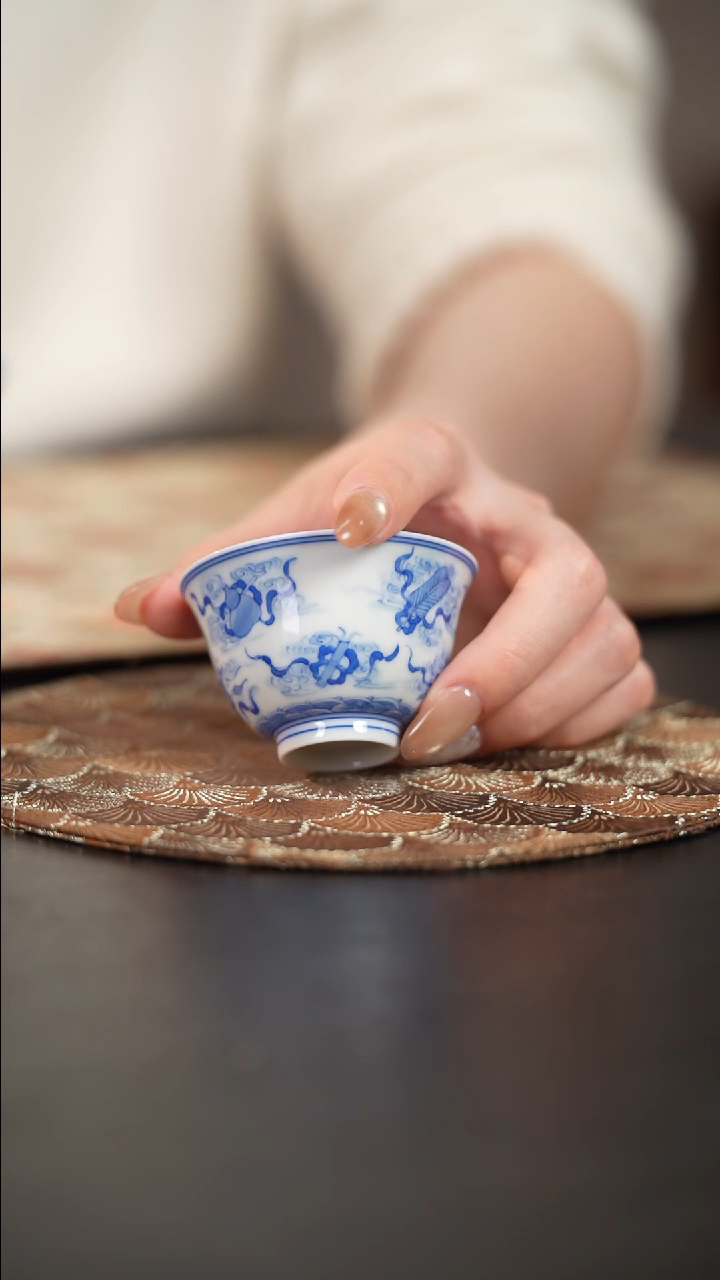 【闪购商品】杯看山柴窑青花八宝