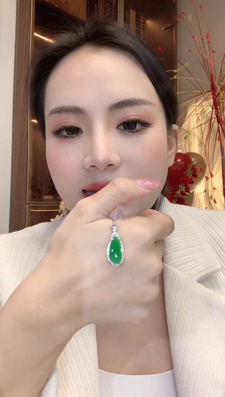 【闪购商品】翡翠吊坠(不含链)18K金镶嵌C10