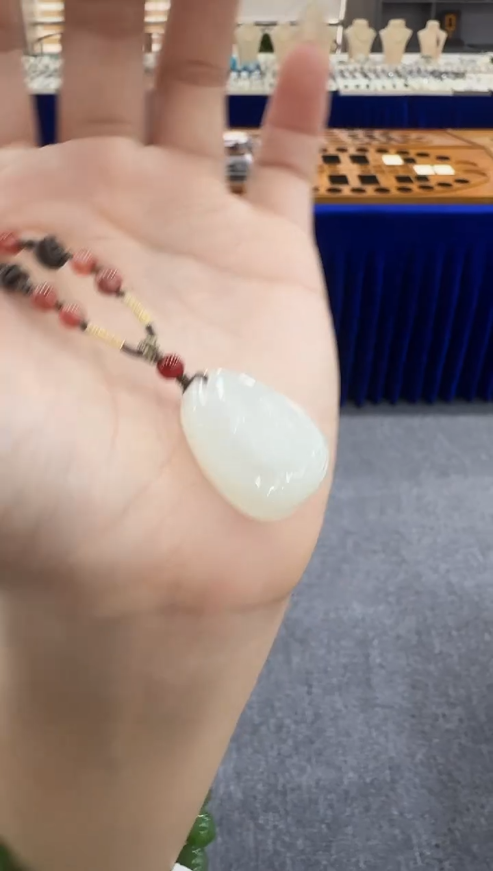 颈饰未镶嵌和田玉佛公/配绳