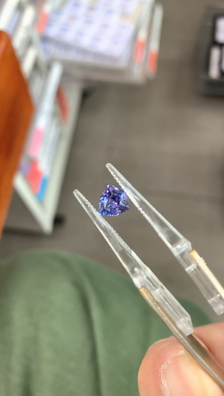 蓝宝石裸石未镶嵌2.02ct CGTL12545
