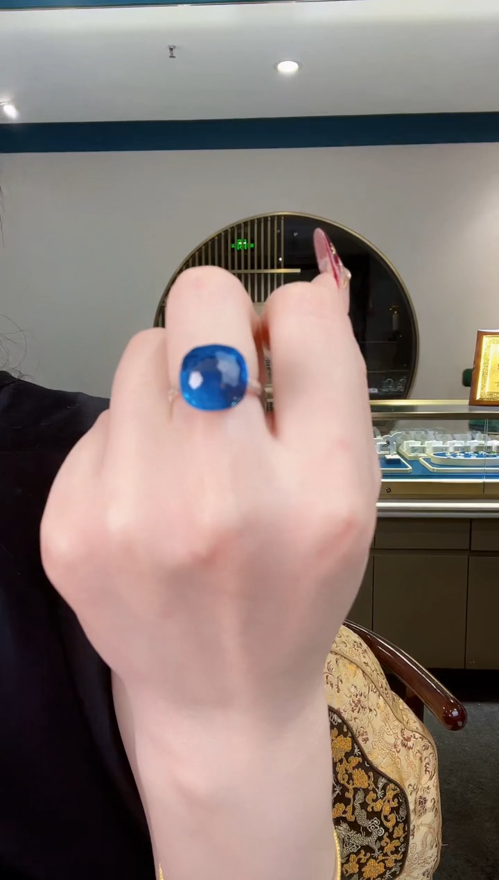 【闪购商品】托帕石戒指18K金镶嵌戒指