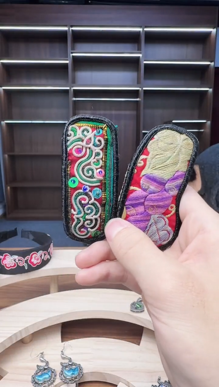 织绣360蒙阿苏苗绣传承