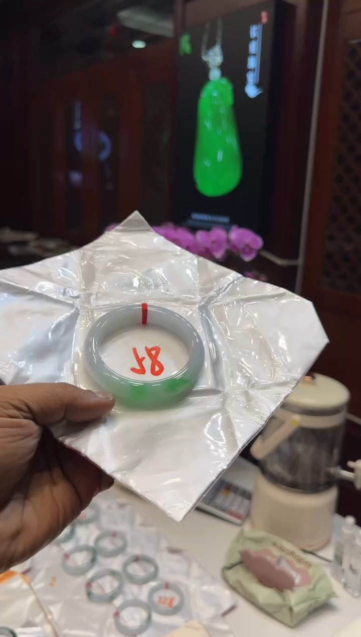 未镶嵌手镯翡翠手镯