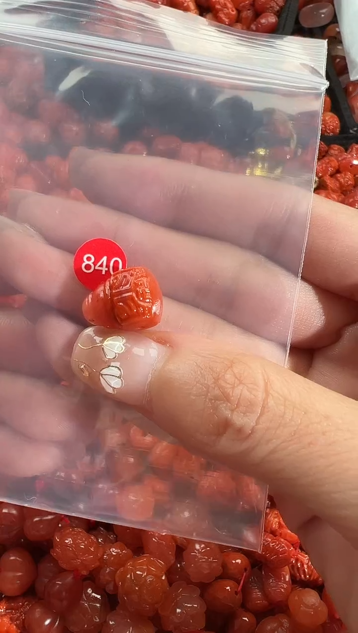 颈饰未镶嵌南红玛瑙1