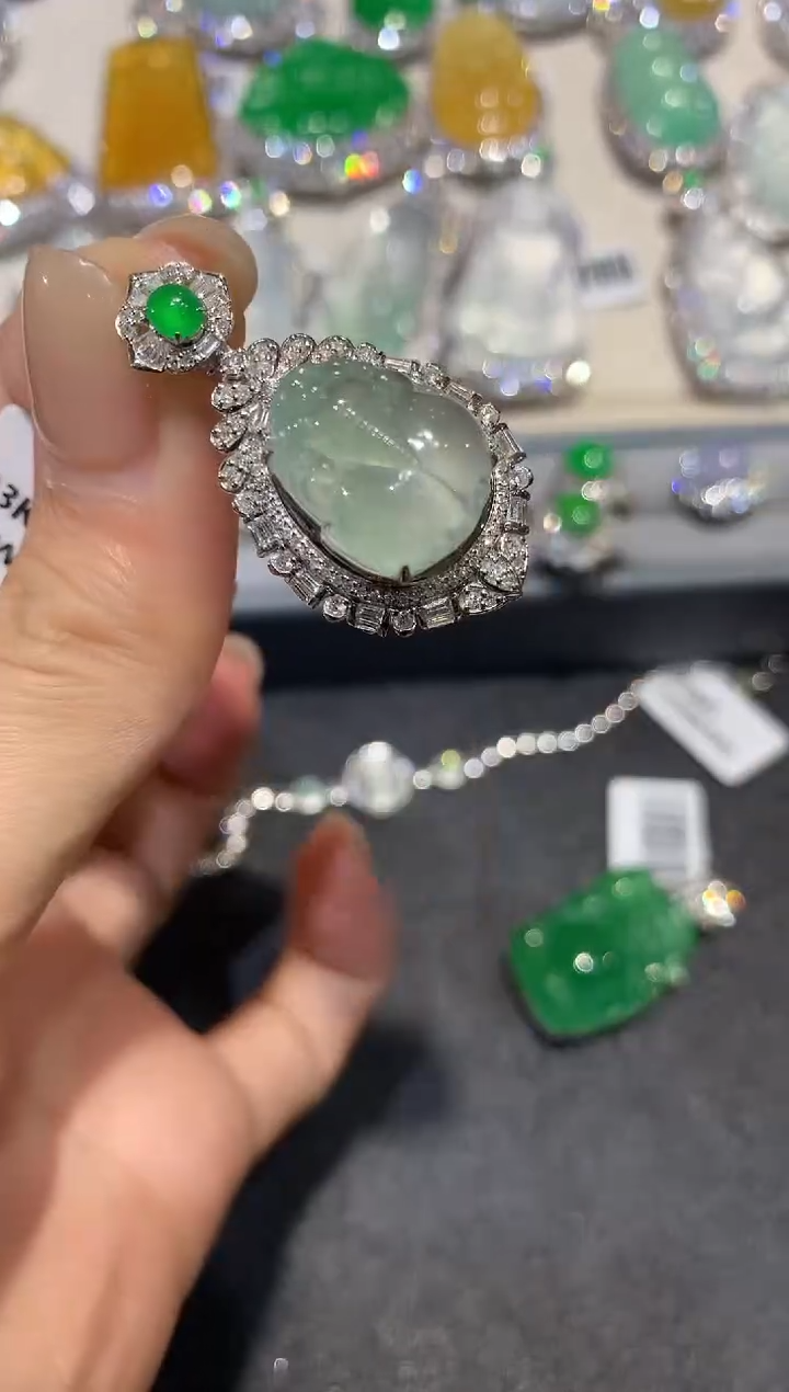 【闪购商品】翡翠吊坠(不含链)18K金镶嵌q461       