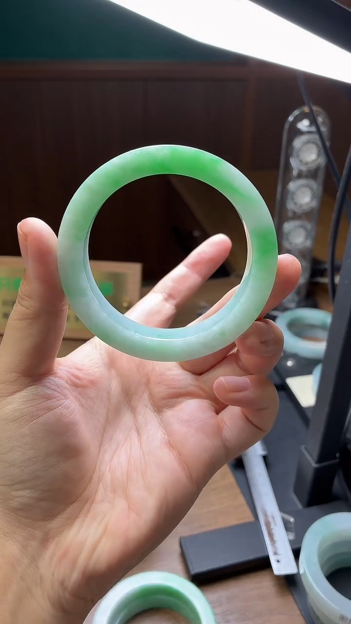 未镶嵌手镯定制翡翠张***子定制