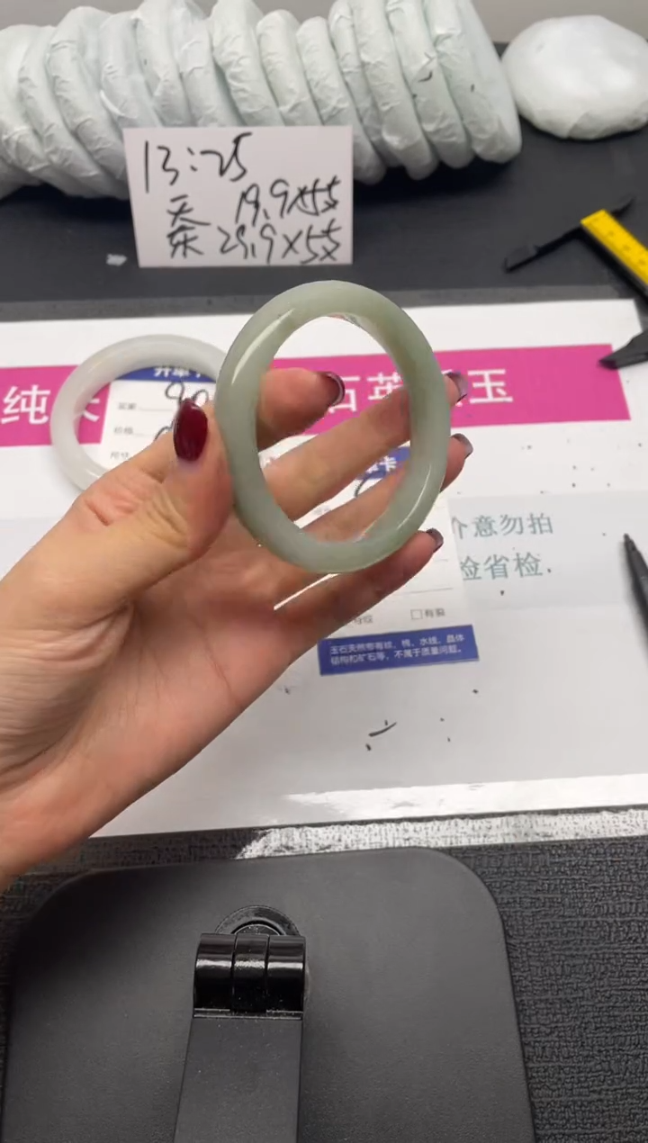 未镶嵌手镯石英质玉91-54