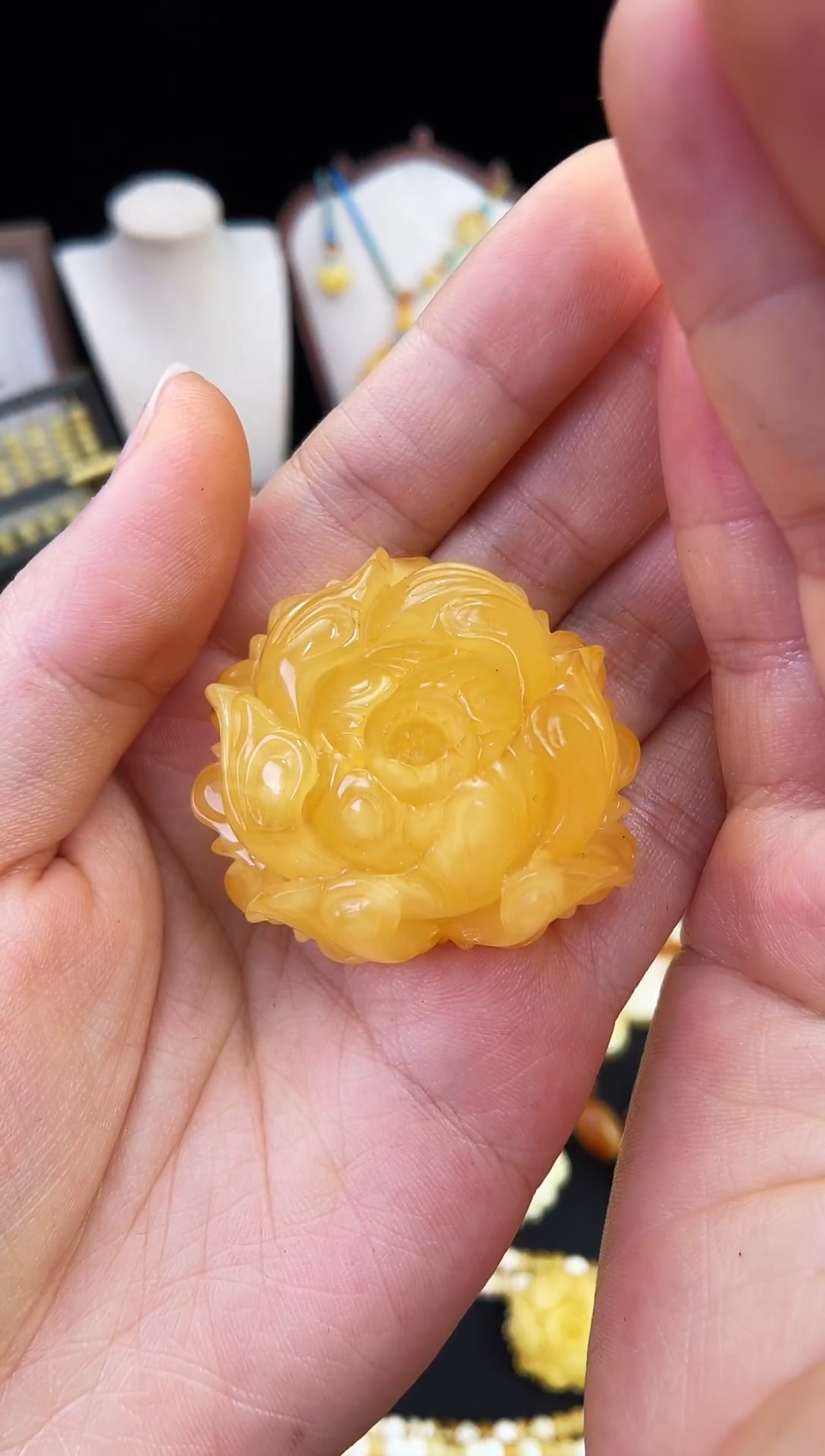 琥珀未镶嵌珠宝奇石茶****?柒月