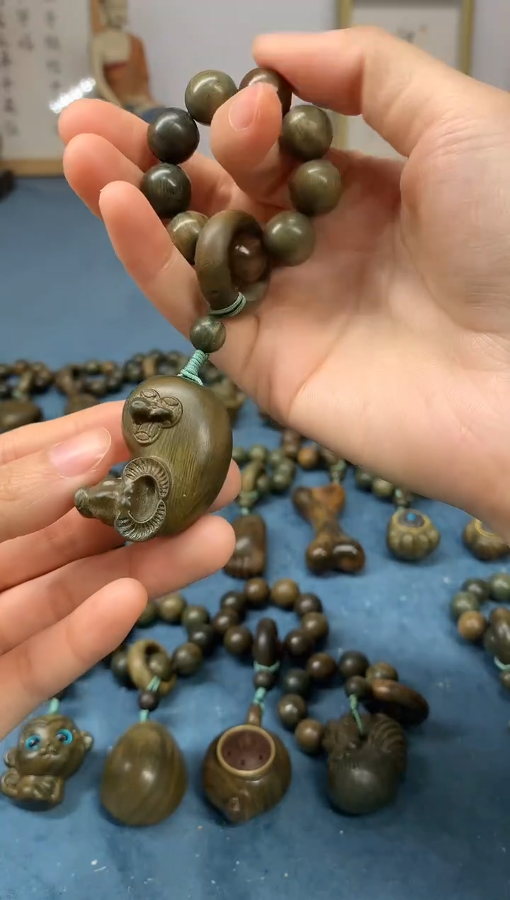【闪购商品】维腊木（绿檀）把件数你牛 盘玩件
