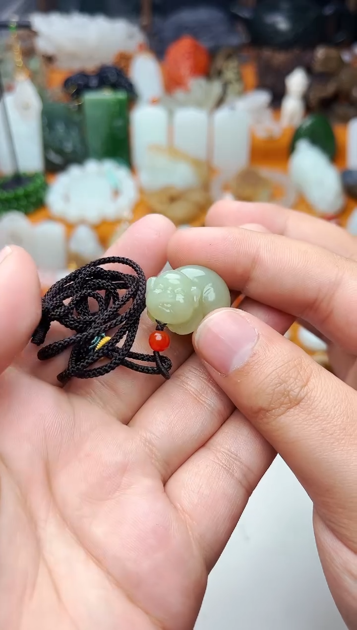 【闪购商品】和田玉颈饰未镶嵌小猪 01