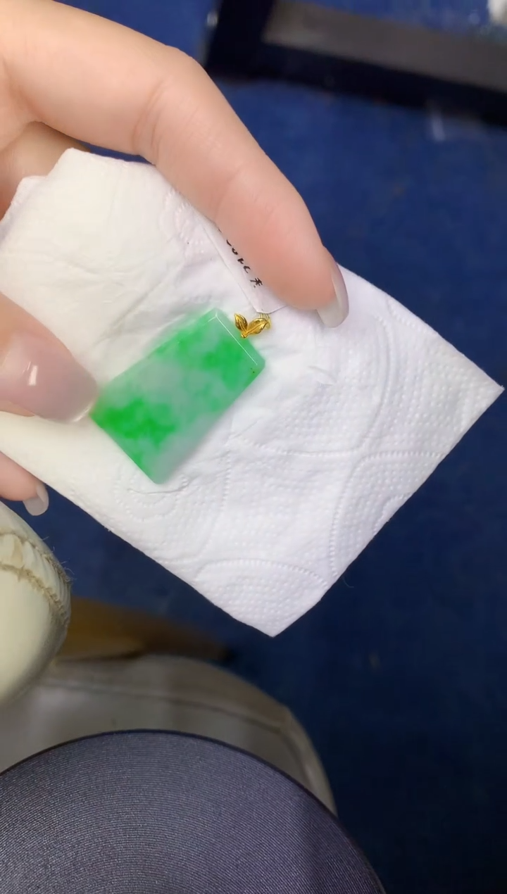 颈饰18K金镶嵌翡翠缅甸天然翡翠A货