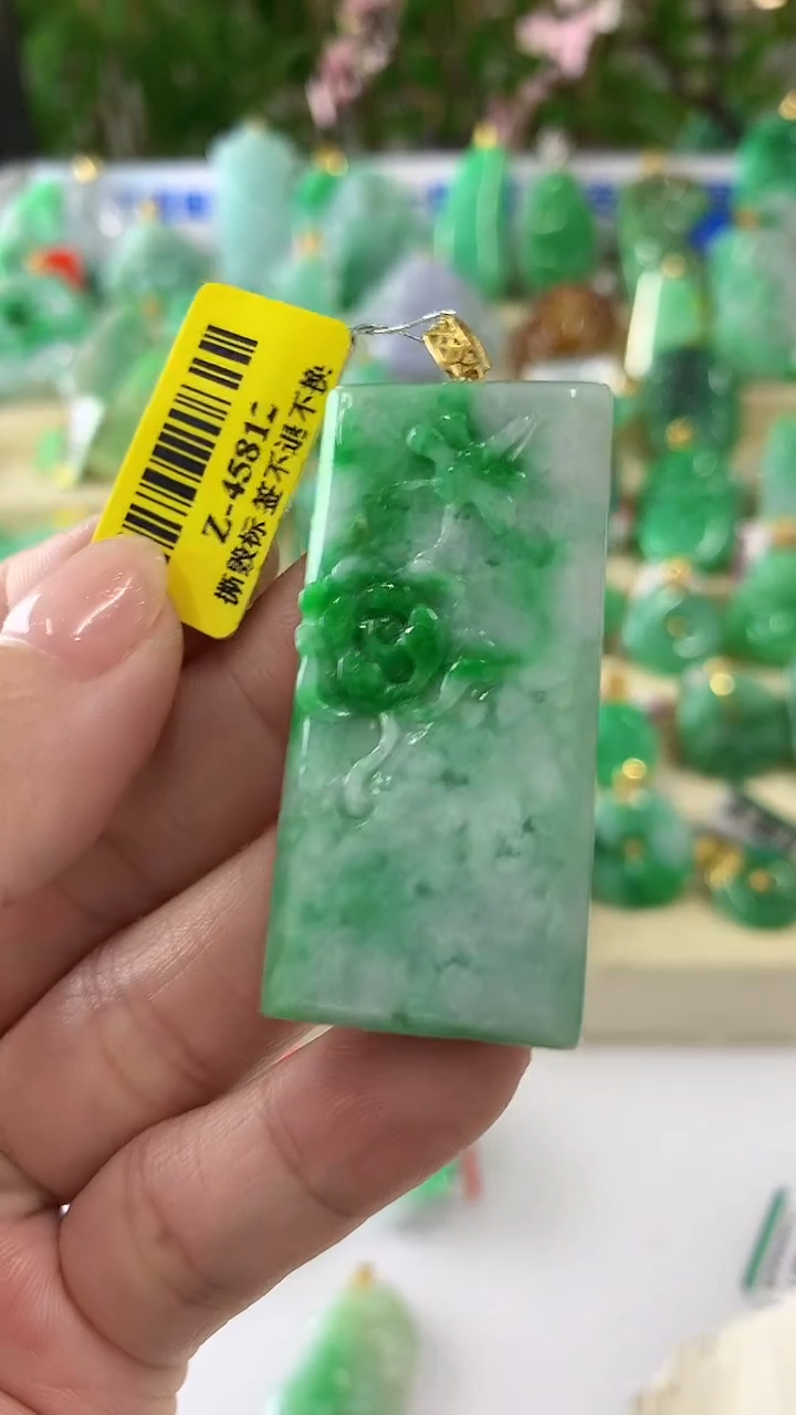 【闪购商品】翡翠吊坠(不含链)18K金镶嵌挂件