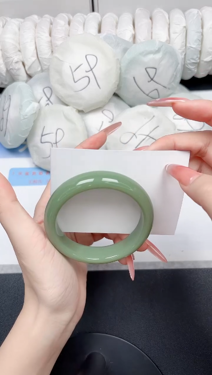 未镶嵌手镯石英质玉25-56.4