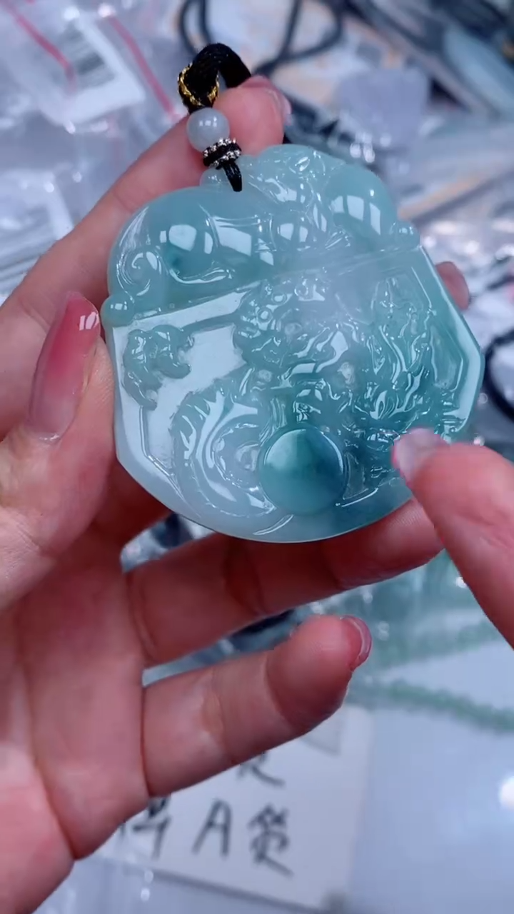 翡翠未镶嵌颈饰吊坠