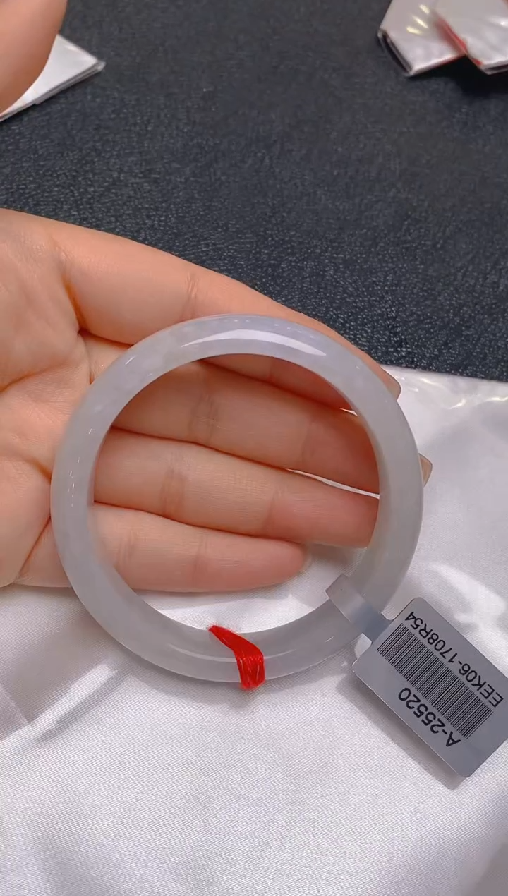 【闪购商品】翡翠手镯未镶嵌105   圈口58