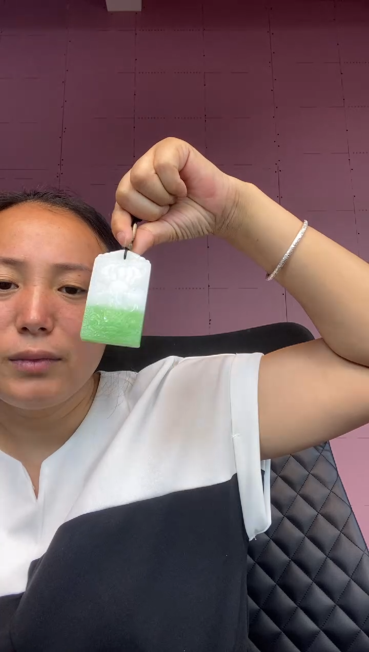 天然玉石未镶嵌颈饰九龙观音