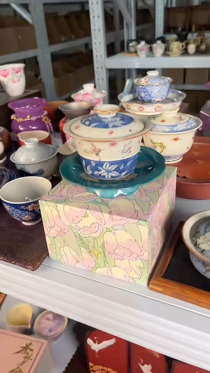 景德镇樊沐青花手绘蝴蝶竹节盖碗