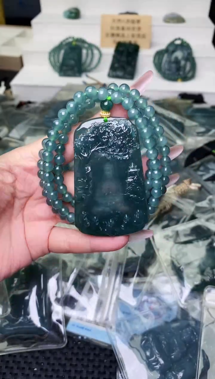 颈饰未镶嵌翡翠 