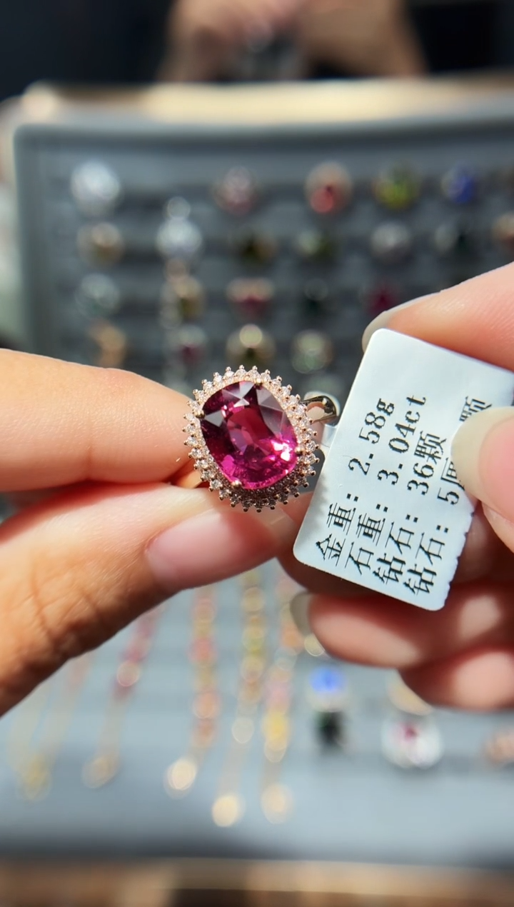 18K金镶嵌戒指碧玺3.04.