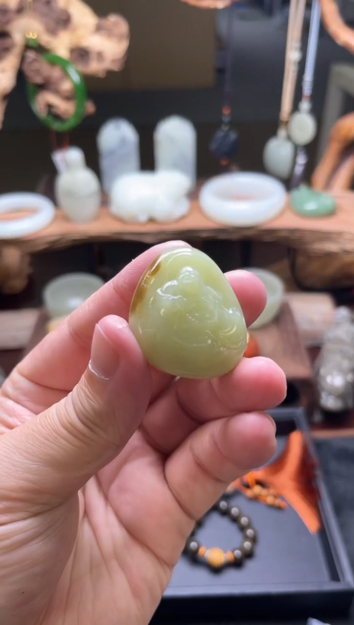 【闪购商品】和田玉吊坠未镶嵌若羌糖黄 逍遥佛