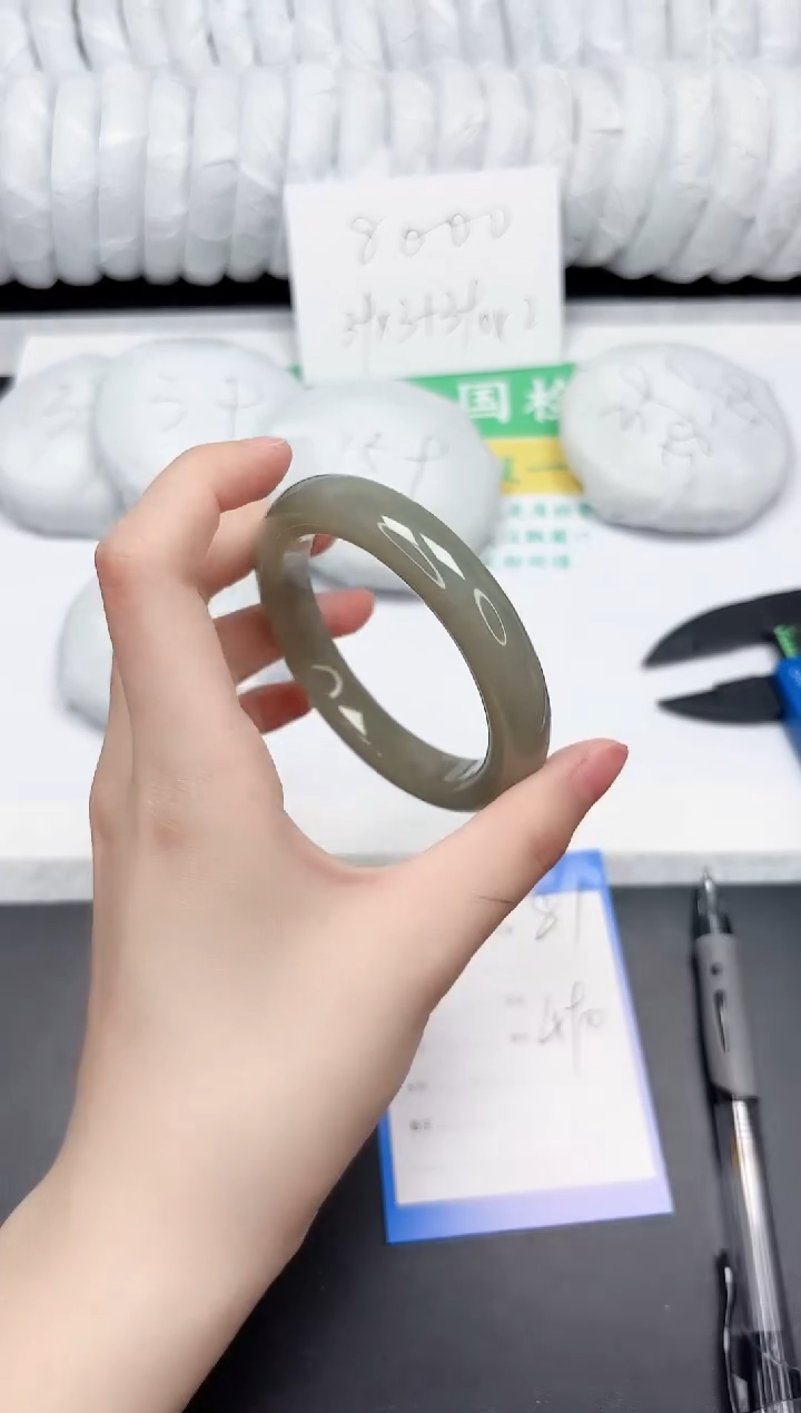 和田玉手镯未镶嵌81-55.6QS4