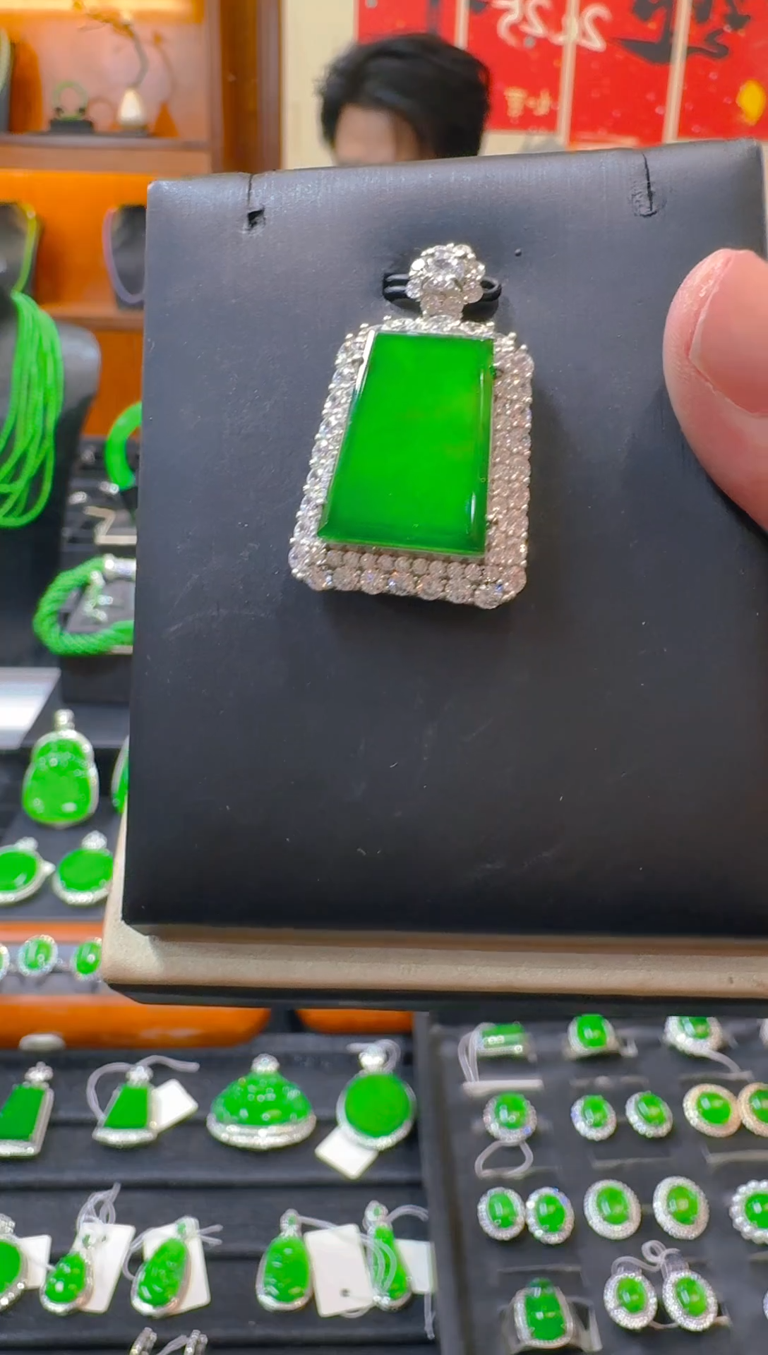 【闪购商品】翡翠吊坠(赠链)银S925镶嵌天然A货翡翠