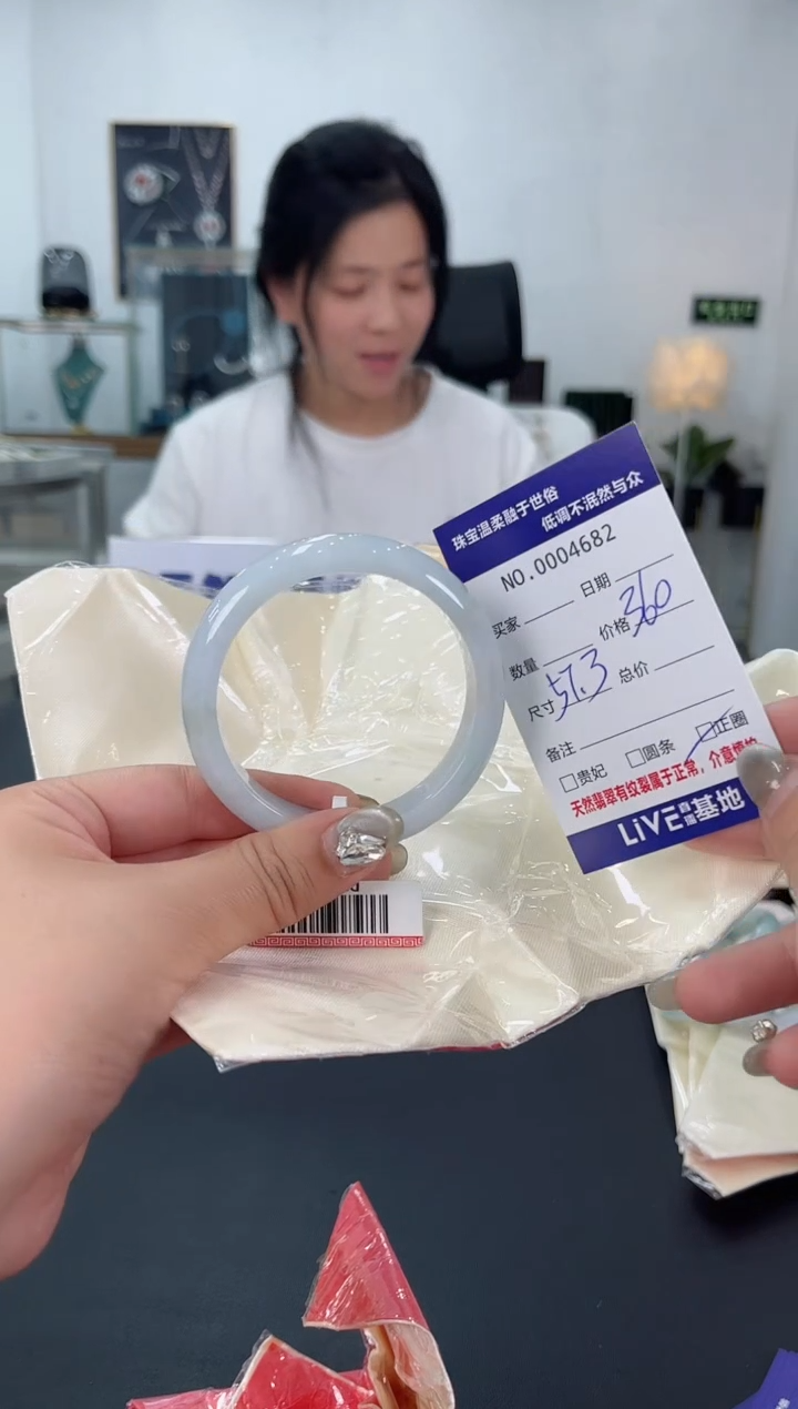 【闪购商品】翡翠手镯未镶嵌天然翡翠A货