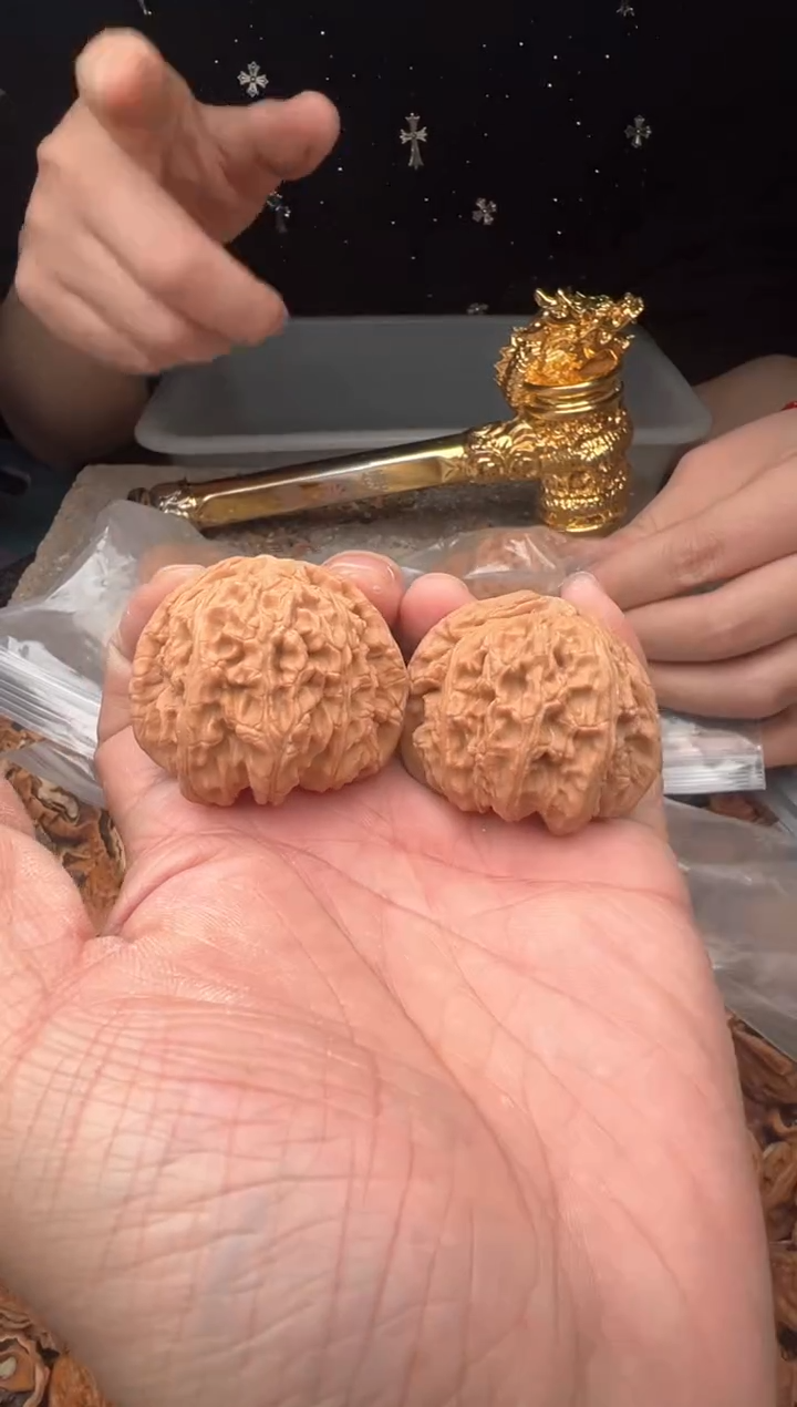 【闪购商品】文玩核桃把件43左右尺寸白茬白狮子随机一对