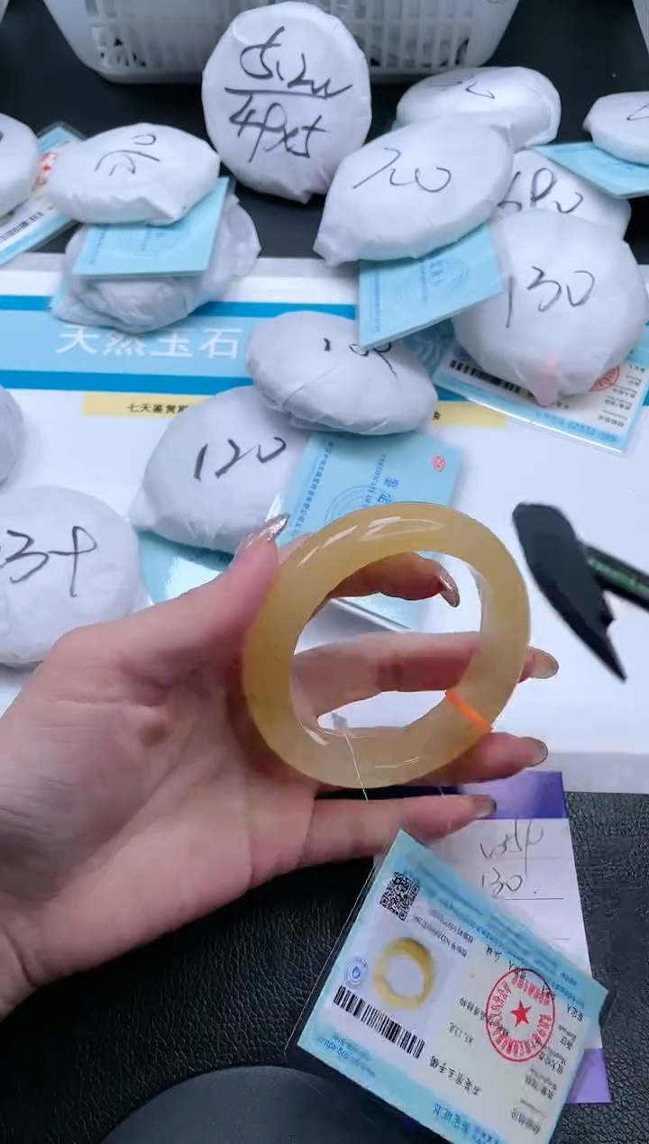 【闪购商品】石英质玉手镯未镶嵌12V359-60