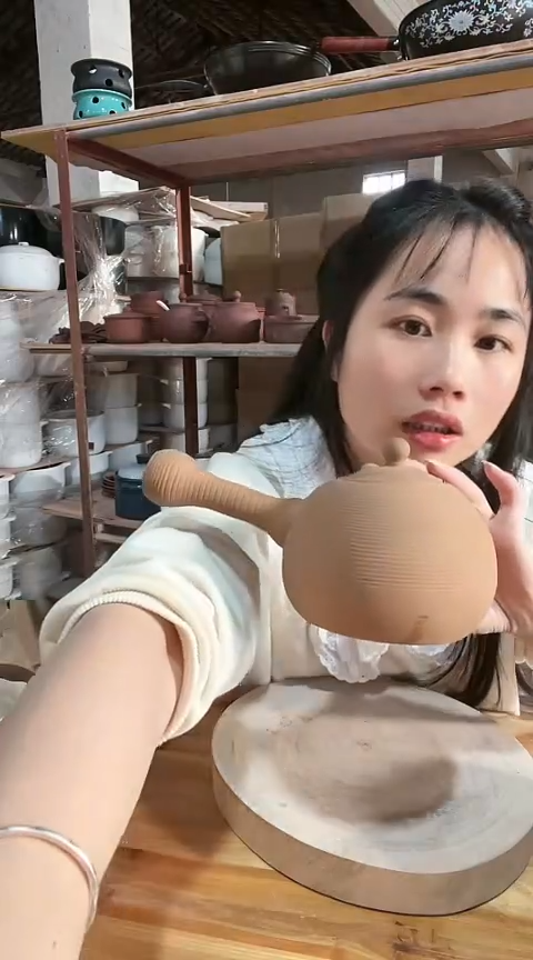 陶瑕疵紫砂手把壶带盖