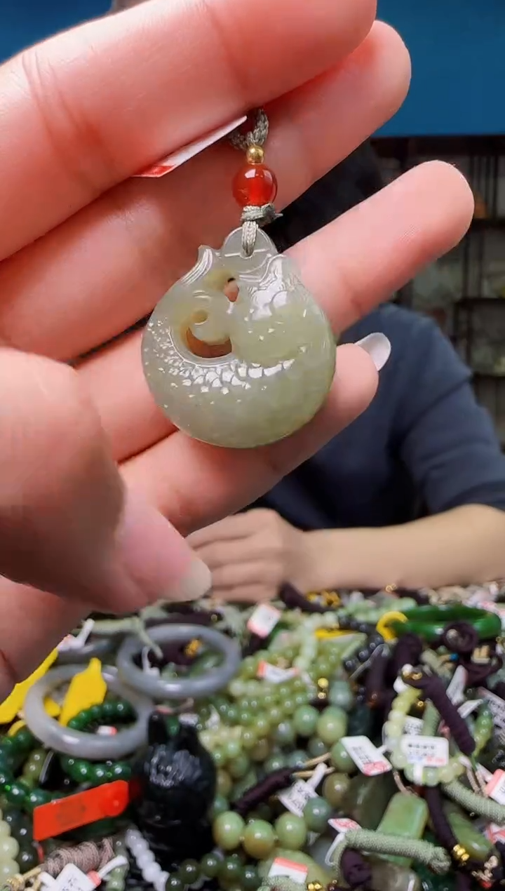 颈饰未镶嵌和田玉1