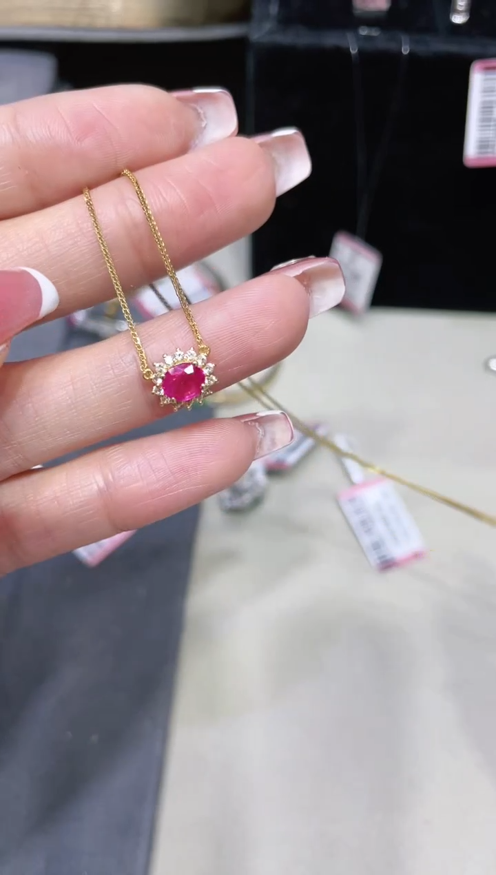 18K金镶嵌天然红宝石项链