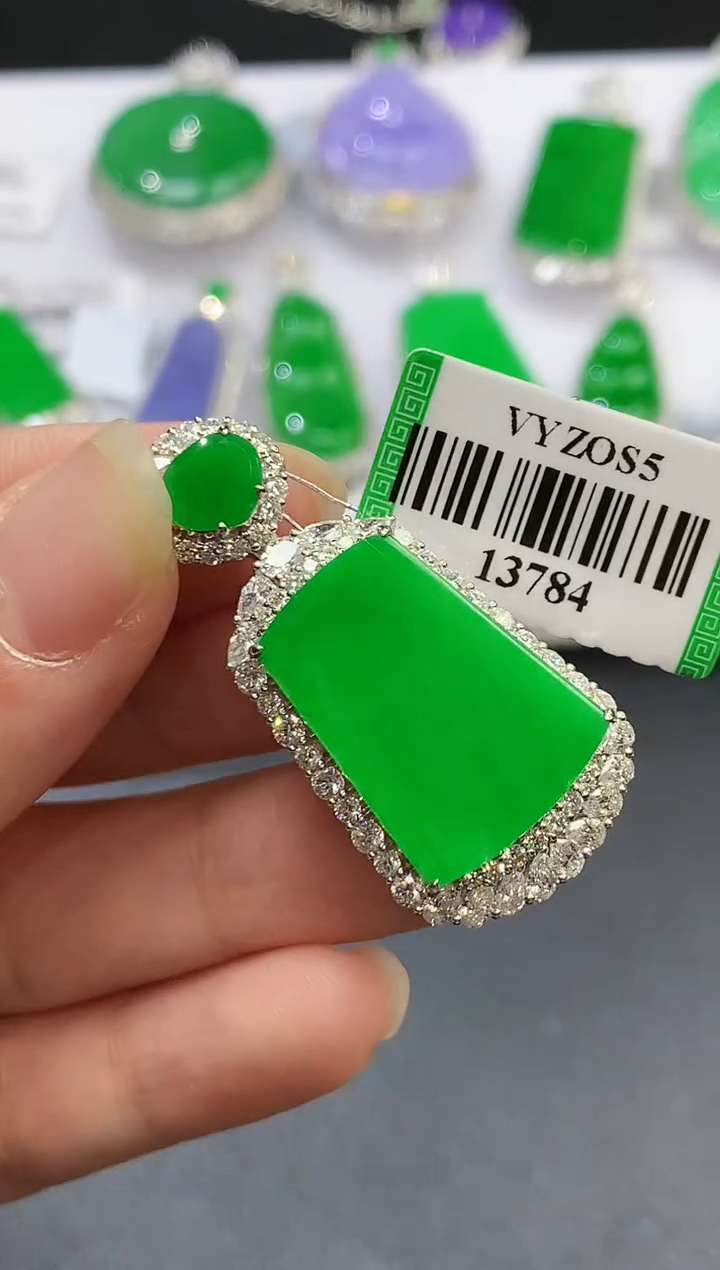 【闪购商品】翡翠吊坠(不含链)18K金镶嵌2110