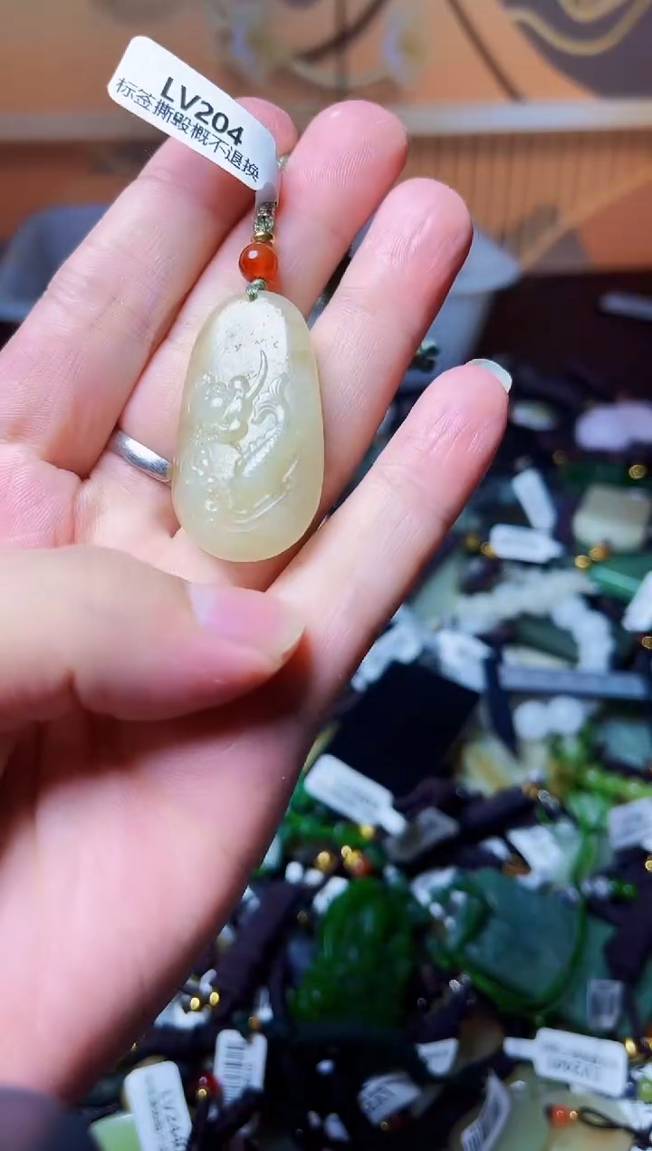 颈饰未镶嵌和田玉1