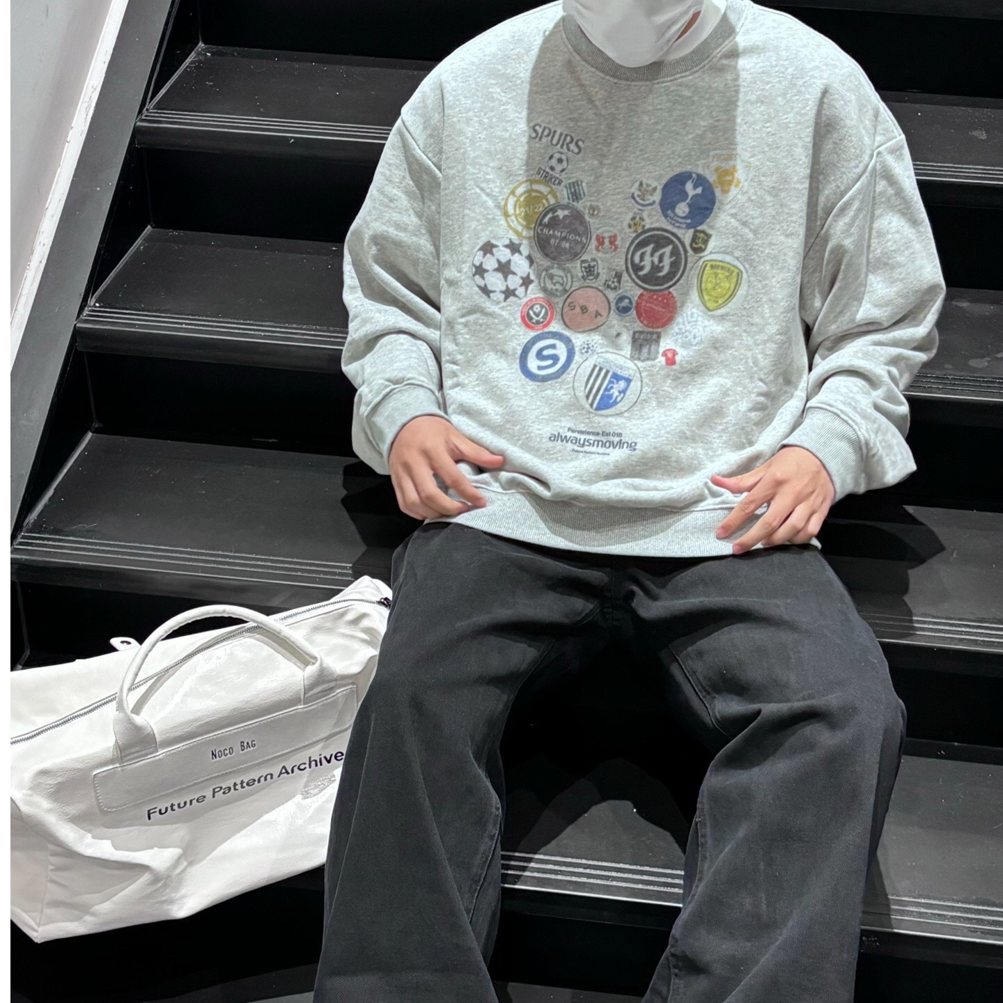 F徽章排版圆领卫衣