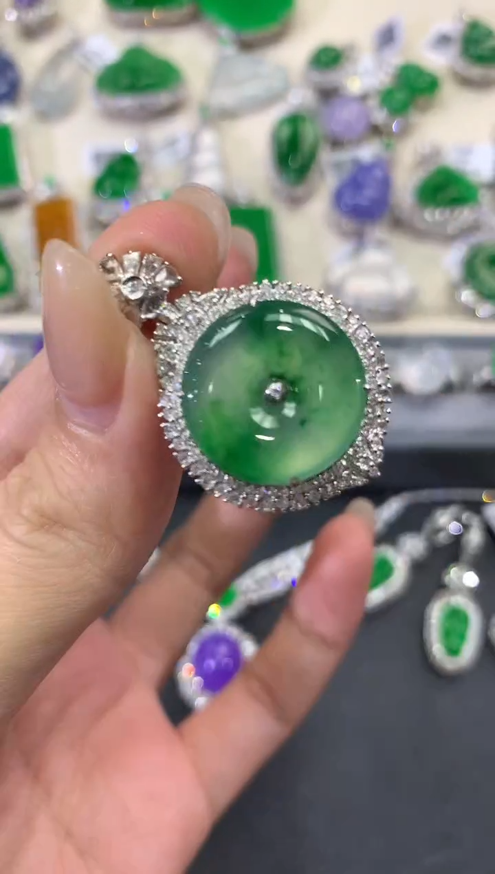 【闪购商品】翡翠吊坠(不含链)18K金镶嵌w260   