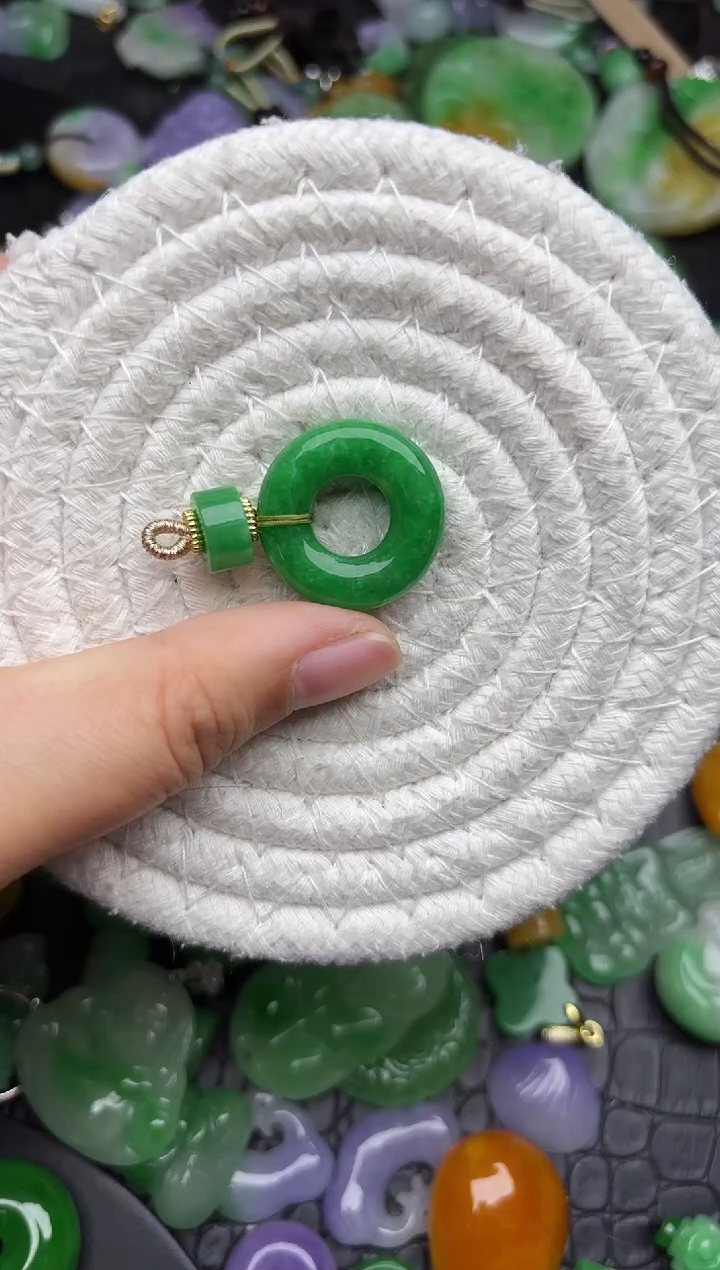 颈饰未镶嵌翡翠缅甸翡翠吊坠