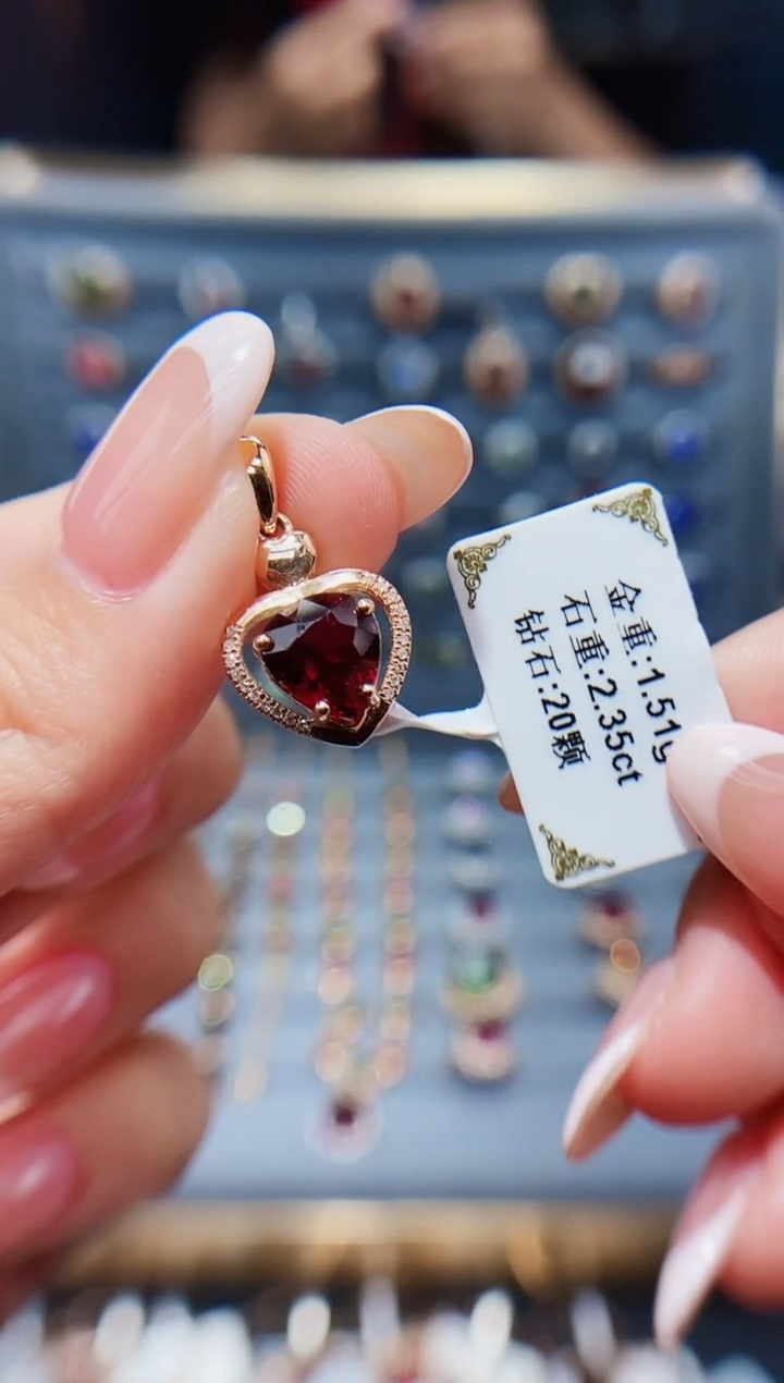 18K金镶嵌颈饰碧玺2.35.