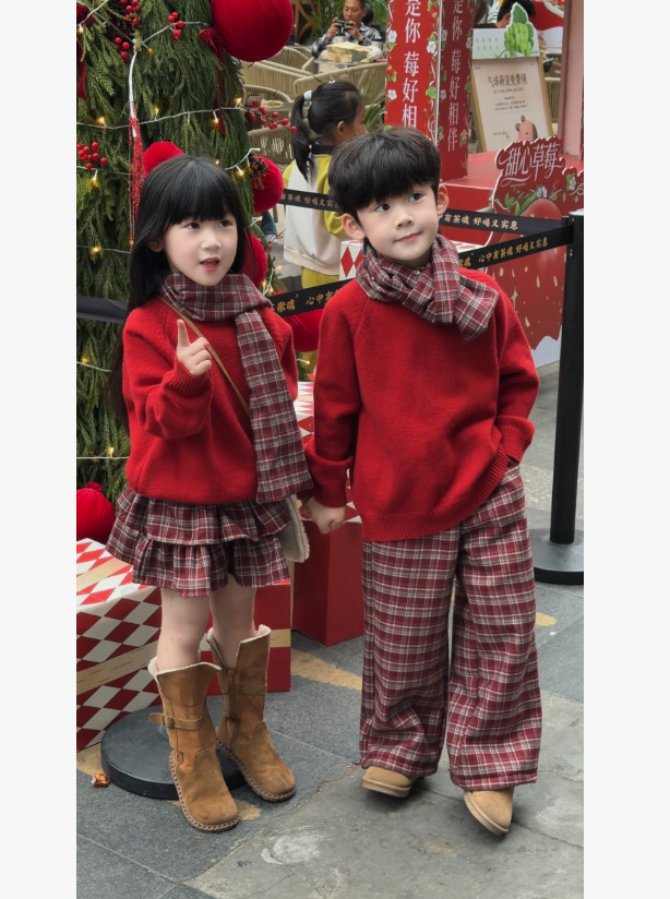 男女款新年圣诞衣服秋冬款儿童红色毛衣红色围巾氛围感格子裤潮