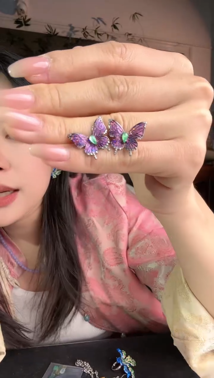 【闪购商品】定制翡翠18K金镶嵌紫蝴蝶耳钉一对3800+380