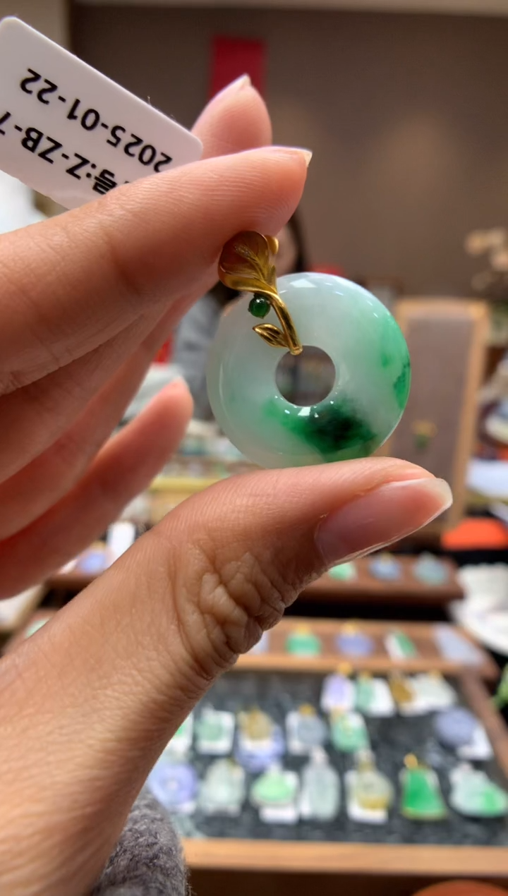 【闪购商品】翡翠颈饰18K金镶嵌甜甜圈