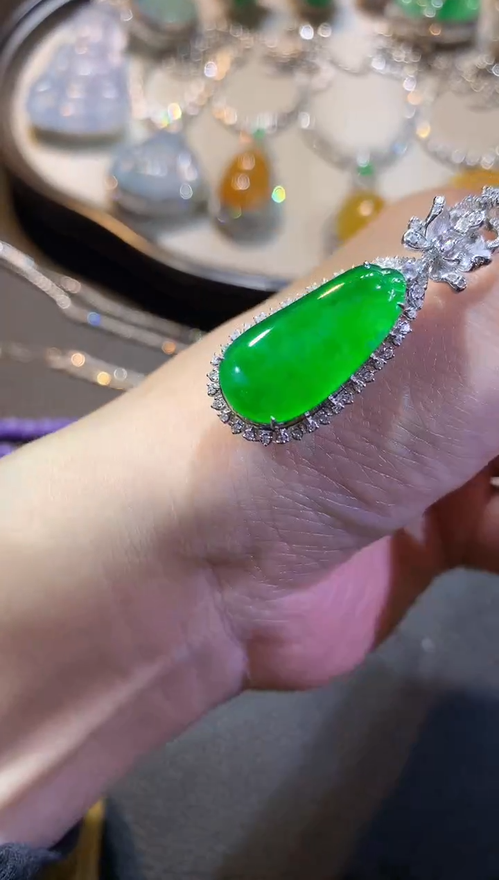 【闪购商品】翡翠吊坠(不含链)18K金镶嵌38-瓜瓜（不含链与扣头