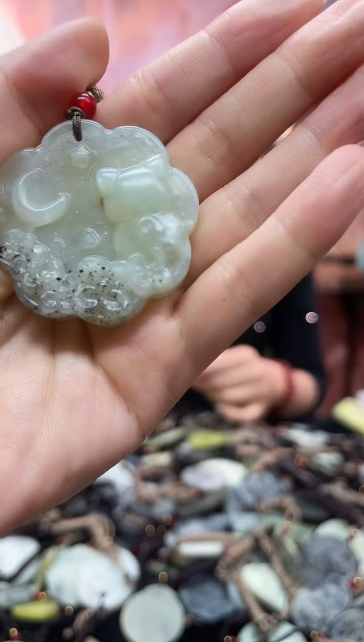 未镶嵌岫玉吊坠·